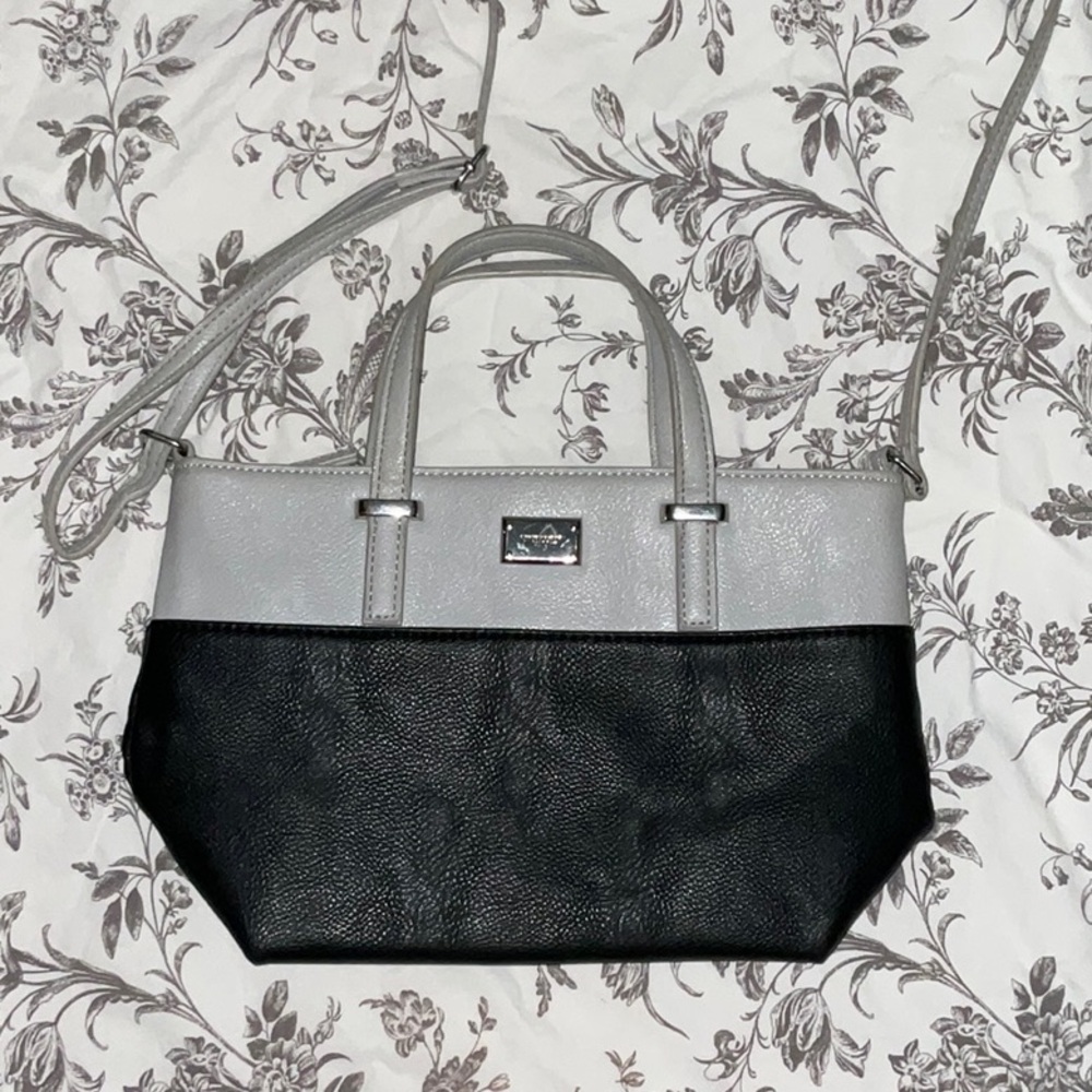 NINE WEST HANDBAG - barely used!